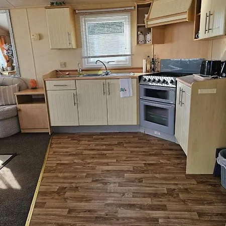Liberty Caravan Hire Chapel Saint Leonards Exterior photo