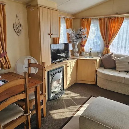 Liberty Caravan Hire Chapel Saint Leonards Exterior photo
