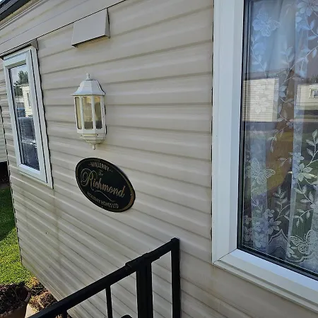 Liberty Caravan Hire Chapel Saint Leonards Exterior photo